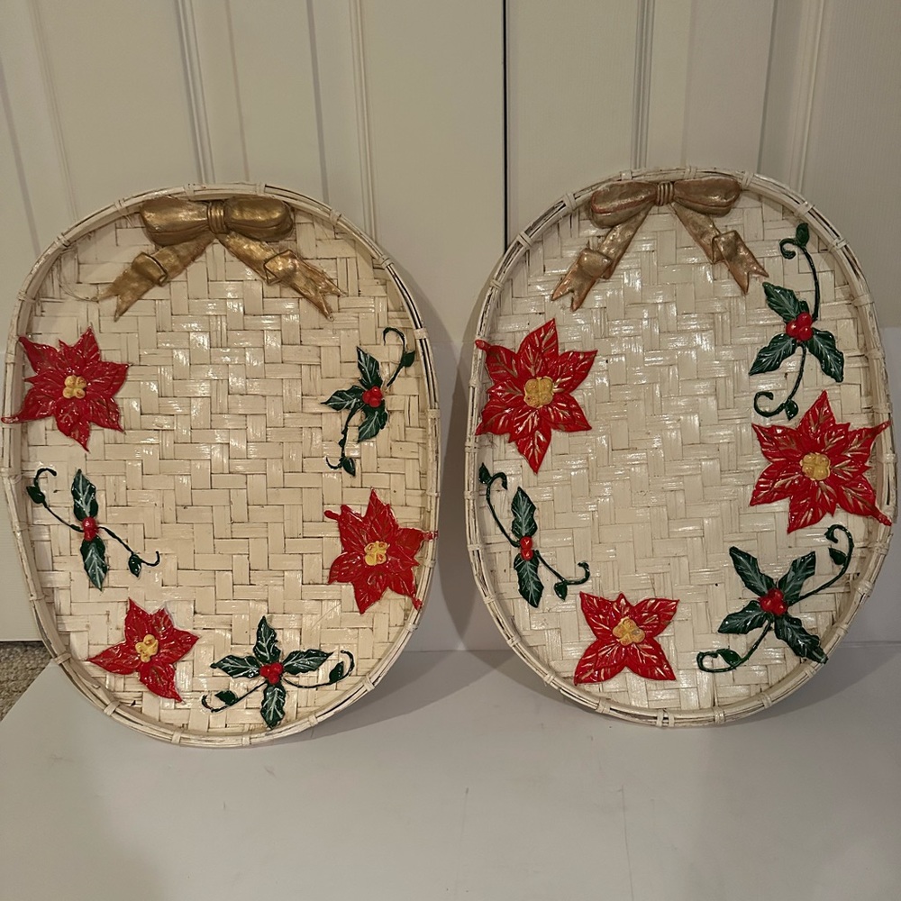 Vintage set of 2 wicker Christmas Trays